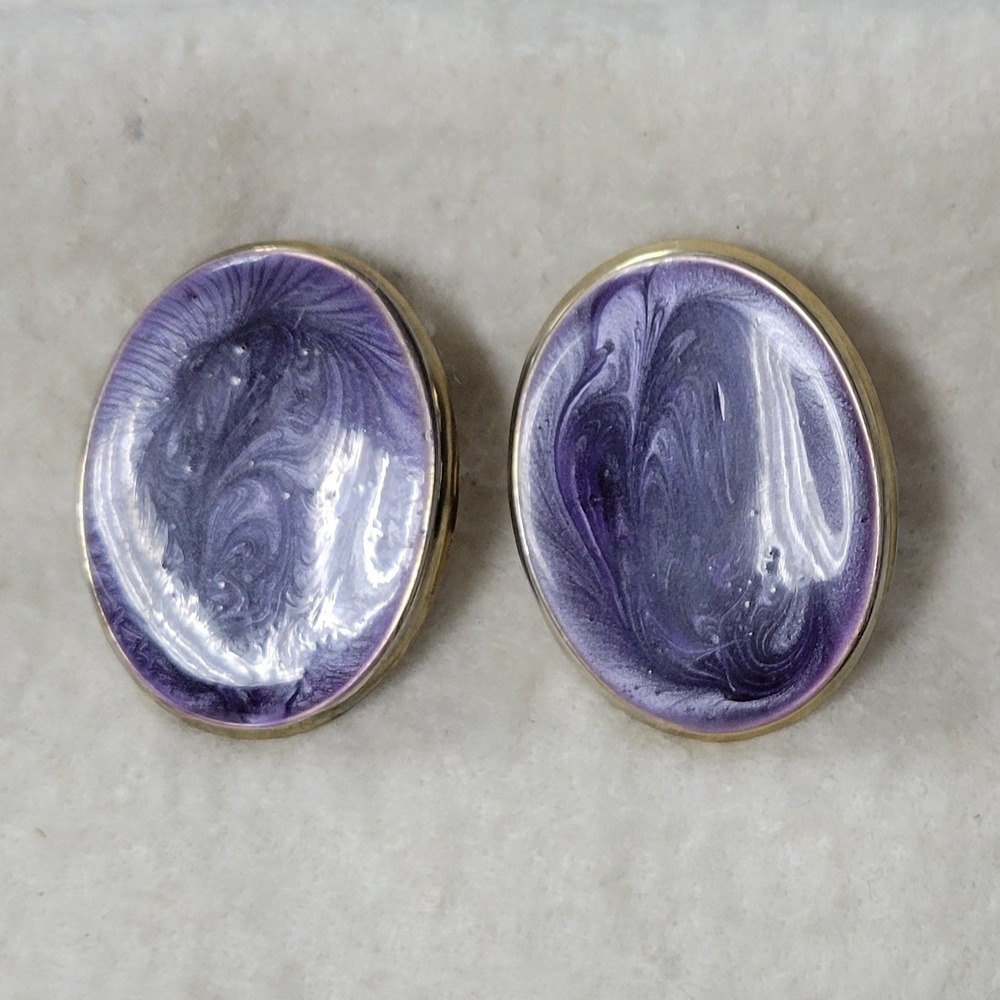 Vintage Unsigned‎ Purple Swirl Enamel Gold Tone Oval Stud Pierced 1.5" Earrings